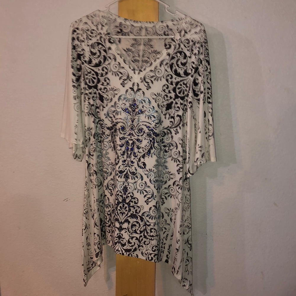 Blinging V neck tunic with uneven symmetrical hem